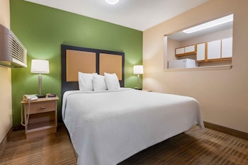 Deluxe Studio, 1 Queen Bed with Sofa bed, Non Smoking