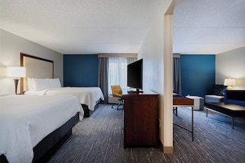 Suite, 2 Queen Beds (Additional Living Area)
