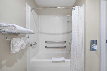 Standard Room, 2 Queen Beds, Accessible, Bathtub