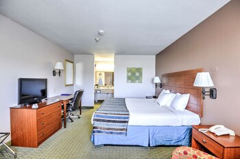 Standard Room, 1 King Bed, Non Smoking, Refrigerator