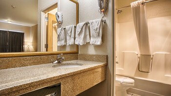 Standard Room, 1 King Bed, Non Smoking, Refrigerator