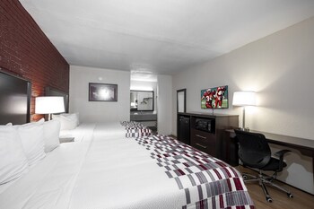 Deluxe Room, 2 Queen Beds, Smoking