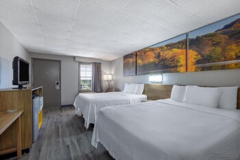 Room, 2 Queen Beds, Smoking