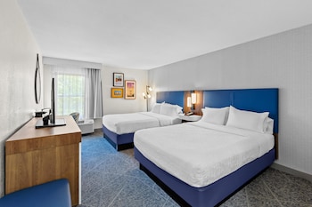 Room, 2 Queen Beds, Microwave