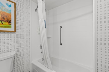 Room, 2 Queen Beds, Hearing Accessible, Microwave