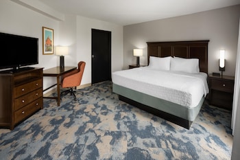Suite, 1 King Bed, Accessible, Fireplace (Mobility and Hearing)