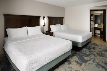 Suite, Multiple Beds, Microwave