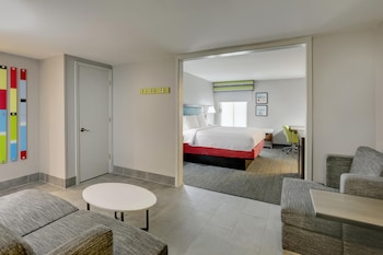 Suite, 1 King Bed, Mobility Accessible, Microwave