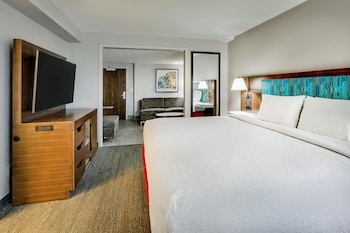 Suite, 1 King Bed, Mobility Accessible, Microwave