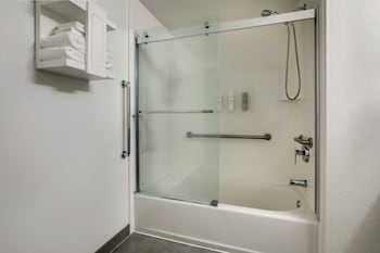 Room, 2 Queen Beds, Mobility Accessible, Microwave