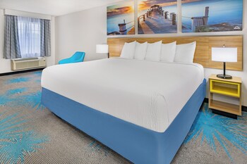 Standard Room, 1 King Bed, Smoking