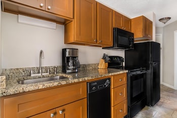 1 BEDROOM 1 KING OR QUEEN SUITE WITH BALCONY