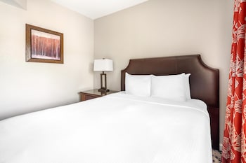 1 BEDROOM 1 QUEEN SUITE AND BALCONY