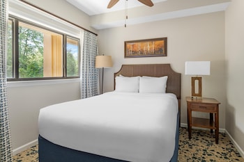1 BEDROOM 1 QUEEN SUITE WITH BALCONY