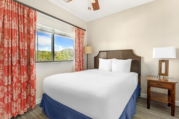 2 BEDROOM 1 KING 1 QUEEN SUITE