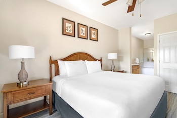2 BEDROOM 1 KING 1 QUEEN SUITE