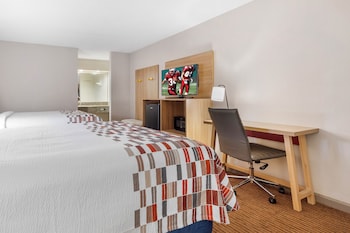 Deluxe Room, 2 Queen Beds, Smoking