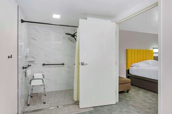 Suite, 2 Queen Beds, Accessible, Non Smoking (Pet Friendly)