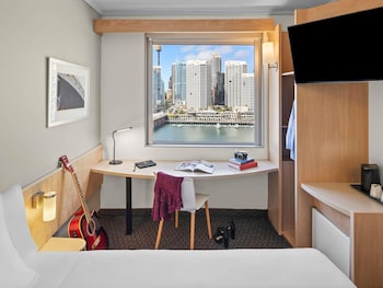 Superior Room, 2 Single Beds, City Skyline