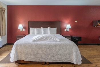 Premium Room, 1 King Bed, Accessible (Upgraded Bedding & Snack, Smoke Free)