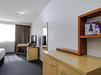 Standard Room, 1 Queen Bed