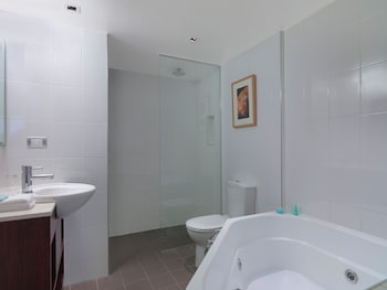 Riverview Spa Suite