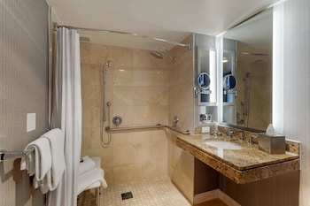 Deluxe Room, 1 Queen Bed, Accessible (with Roll-In Shower)
