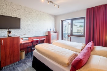 Classic Room, 1 Queen Bed, Balcony