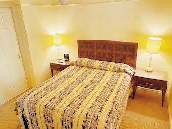 One Bedroom Suite with Bathtub