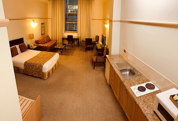 Deluxe Hotel Room with Bathtub