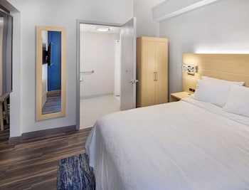 Standard Room, 1 Queen Bed