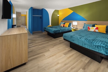 Suite, 2 Queen Beds, Non Smoking
