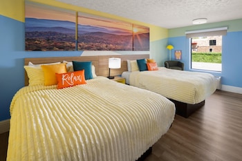 Room, 2 Queen Beds, Accessible, Bathtub