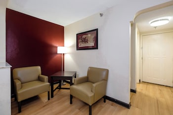 Premium Room, 1 King Bed, Jetted Tub (Upgraded Bedding & Snack, Smoke Free)