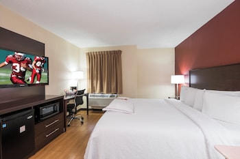 Premium Room, 1 King Bed, Jetted Tub (Upgraded Bedding & Snack, Smoke Free)