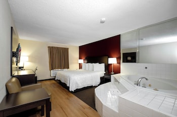 Premium Room, 1 King Bed, Jetted Tub (Upgraded Bedding & Snack, Smoke Free)