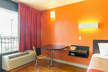 Deluxe Room, 1 Queen Bed, Smoking, Refrigerator & Microwave