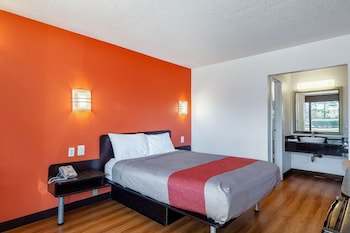 Deluxe Room, 1 Queen Bed, Accessible, Non Smoking