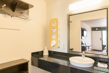Deluxe Room, 2 Queen Beds, Non Smoking, Refrigerator & Microwave