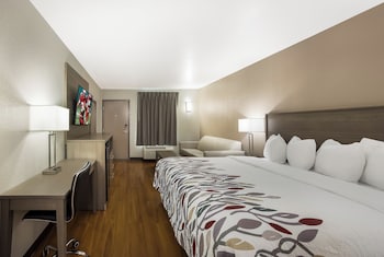 Suite, 1 King Bed (Smoke Free)