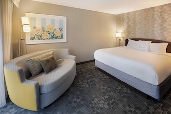 Room, 1 King Bed with Sofa bed, Hearing Accessible, Oceanfront