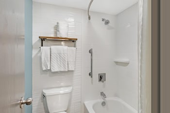 Standard Room, 1 King Bed, Non Smoking, Refrigerator & Microwave