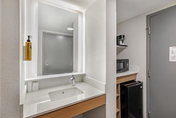 Standard Room, 1 King Bed, Accessible, Refrigerator & Microwave