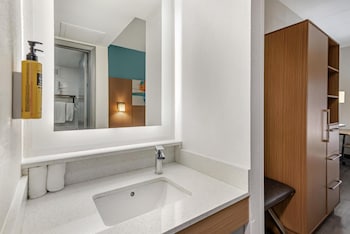 Standard Room, 1 King Bed, Non Smoking, Refrigerator & Microwave