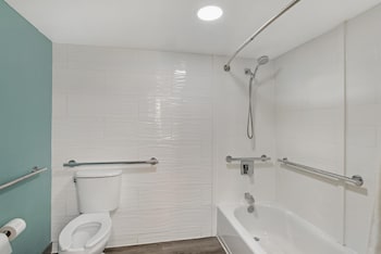Standard Room, 1 King Bed, Accessible, Refrigerator & Microwave