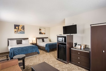 Suite, 2 Queen Beds, Non Smoking, Refrigerator & Microwave (with Sofabed)