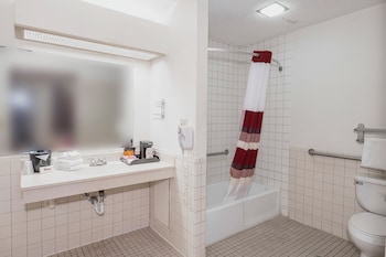 Deluxe Room, 1 King Bed, Accessible, Smoking