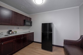 Suite, 1 King Bed, Non Smoking, Kitchen