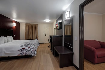 Deluxe Room, 1 King Bed, Accessible, Smoking