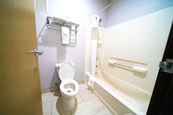 Standard Room, 2 Queen Beds, Non Smoking, Refrigerator & Microwave (Pet Friendly)